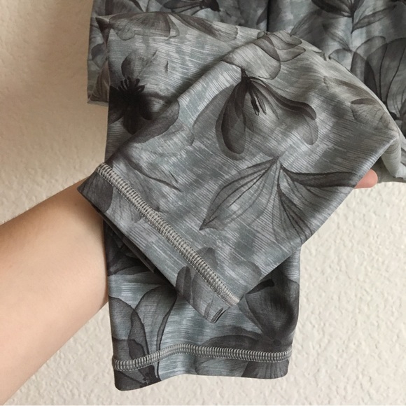 Athleta Salutation Stash Pocket II Print 7/8 Leggings Floral Medium - Picture 5 of 11